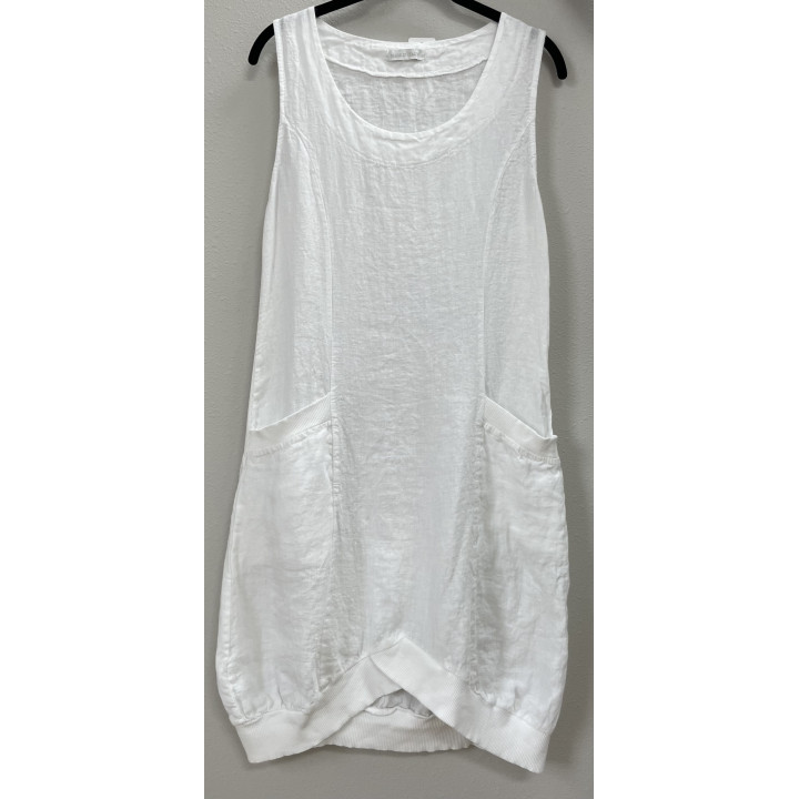 Short dress big pockets by wholesaler Look Mode USA.